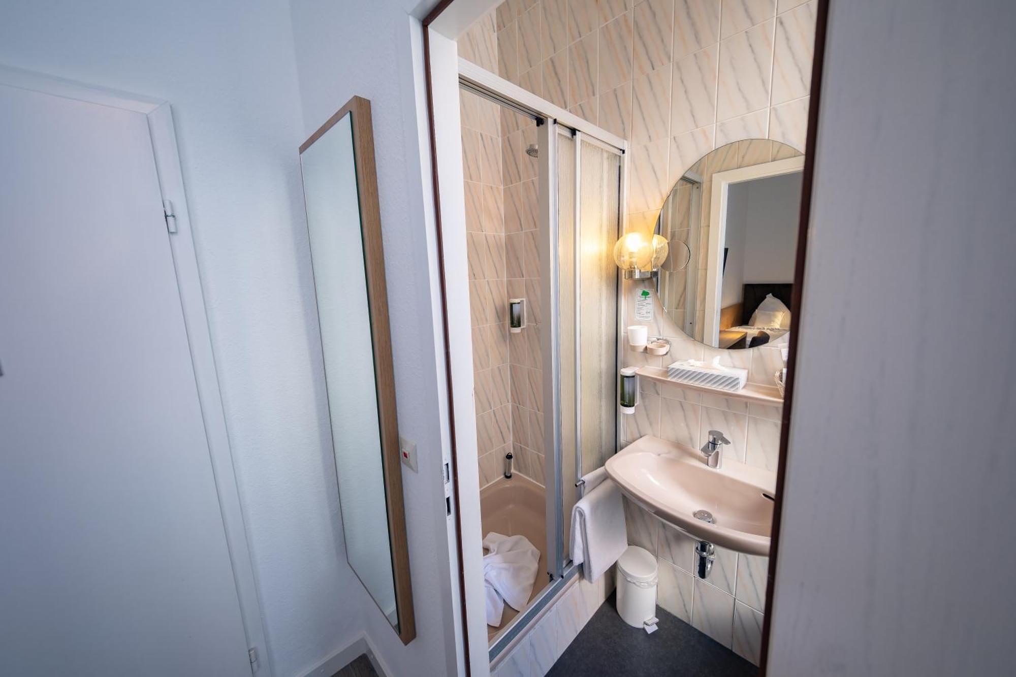 Hotel Alpha Hannover Bagian luar foto